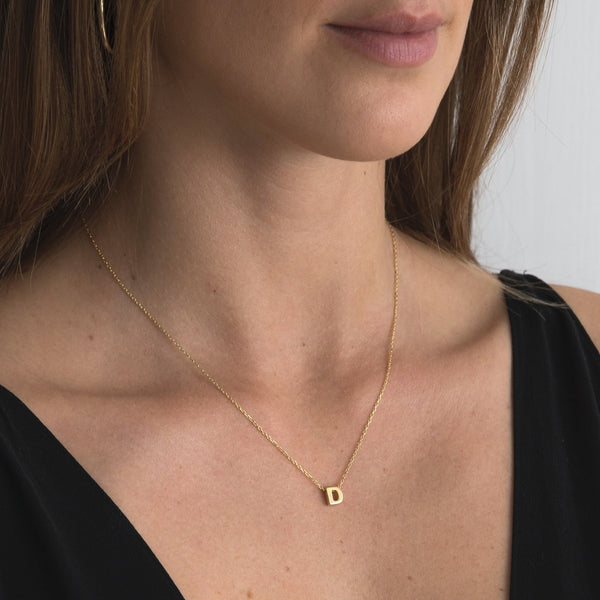 A 18 karat gold vermeil necklace with your initial letter "D". This diamond letter necklace is a special jewelry necklace that can be worn day and night. A genuine diamond stone in the corner of the letter makes this gold diamond necklace a luxury and ideal gift for yourself, your best friend or loved one. 