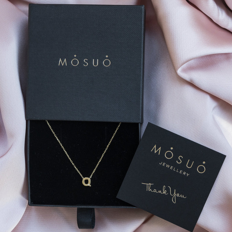 A 18 karat gold vermeil necklace with your initial letter "Q". This diamond letter necklace is a special jewelry necklace that can be worn day and night. A genuine diamond stone in the corner of the letter makes this gold diamond necklace a luxury and ideal gift for yourself, your best friend or loved one.
