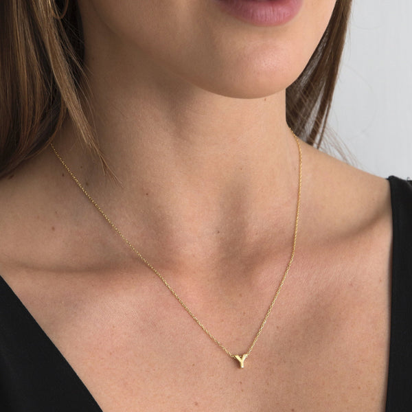 A 18 karat gold vermeil necklace with your initial letter "Y. This diamond letter necklace is a special gold necklace that can be worn day and night. A genuine diamond stone in the corner of the letter makes this gold diamond necklace a luxury and ideal gift for yourself, your best friend or loved one. 